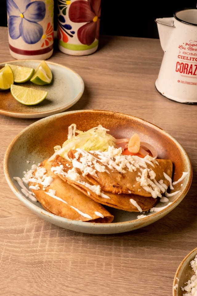 TACOS DORADOS.